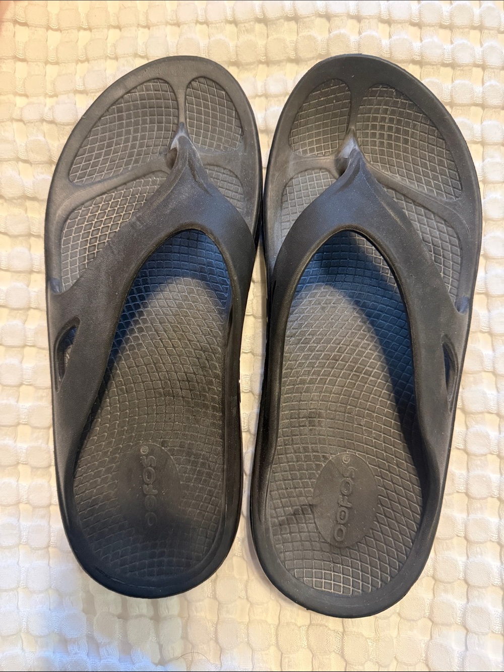 OOFOS Women’s Black Recovery Flip Flops